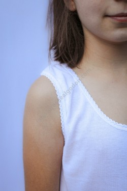 camiseta interior de algodón tirante ancho para niña