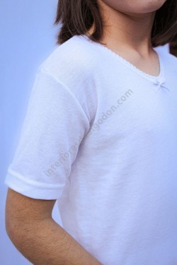camiseta interior de algodón manga corta para niña. fabricado en España